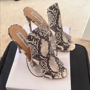 Steve Madden Black and White Snake Print Heels